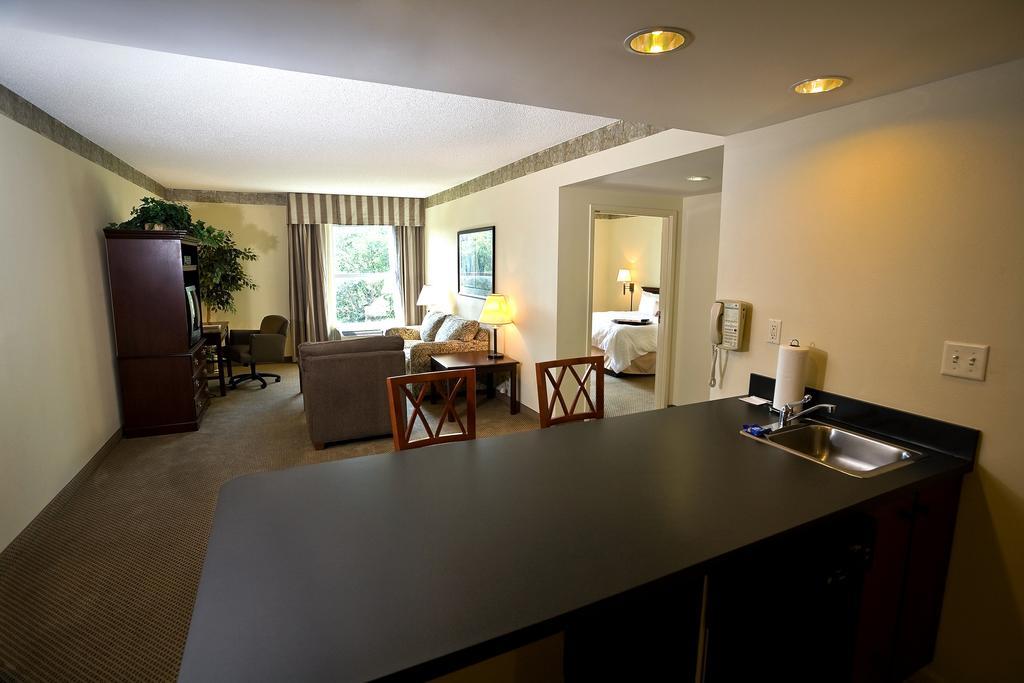 Hampton Inn & Suites Charlotte Arrowood Rd Exteriör bild