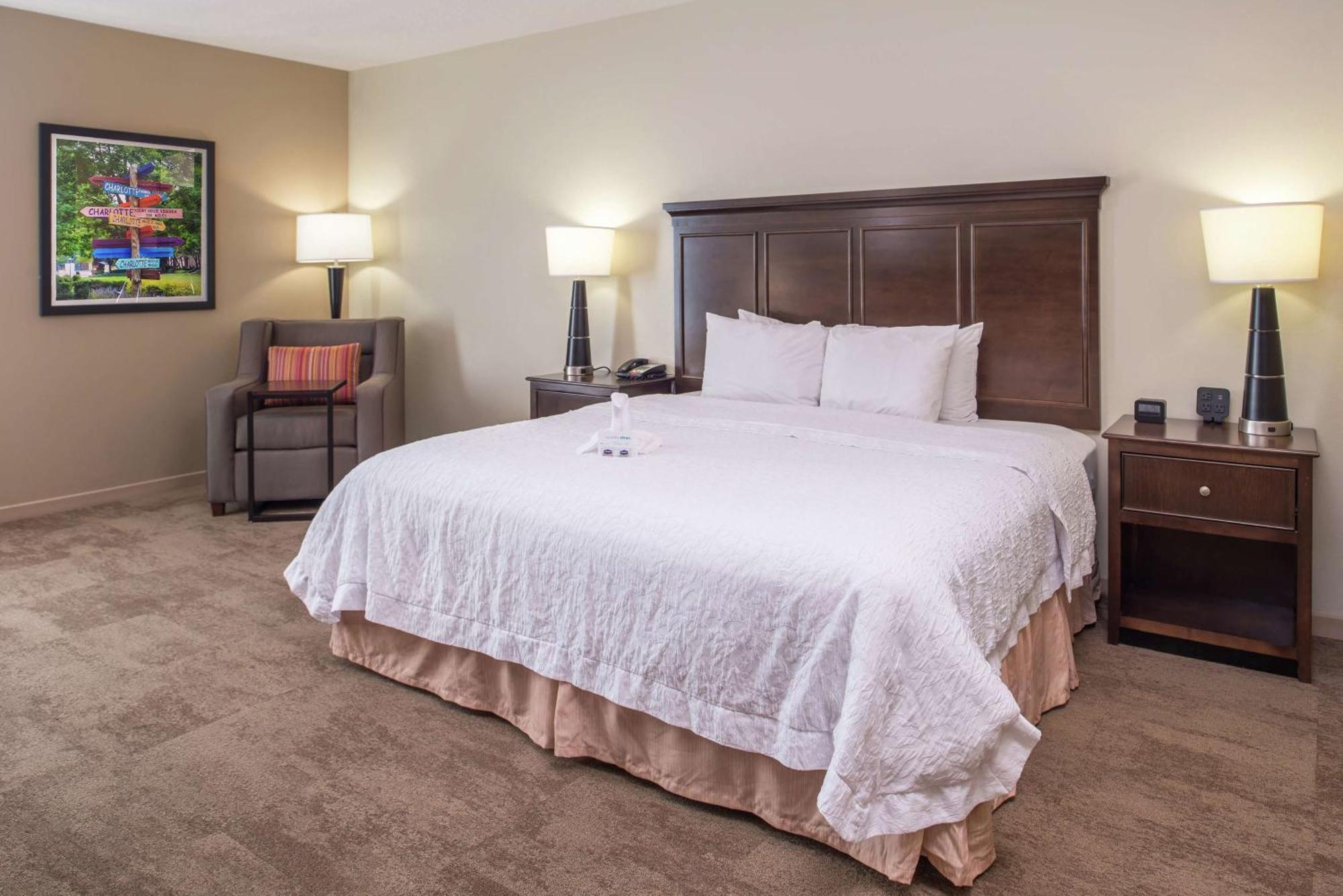 Hampton Inn & Suites Charlotte Arrowood Rd Exteriör bild