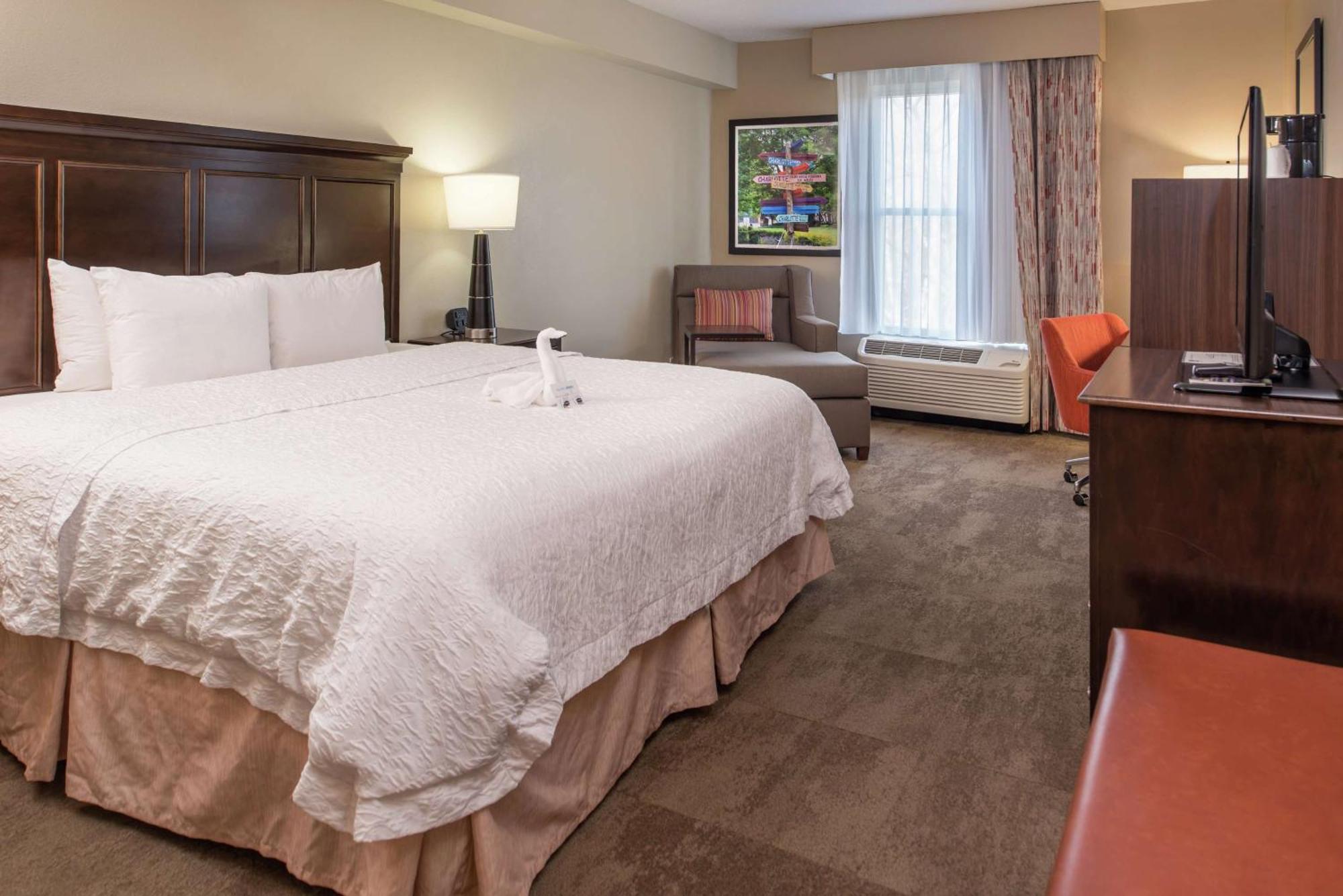 Hampton Inn & Suites Charlotte Arrowood Rd Exteriör bild