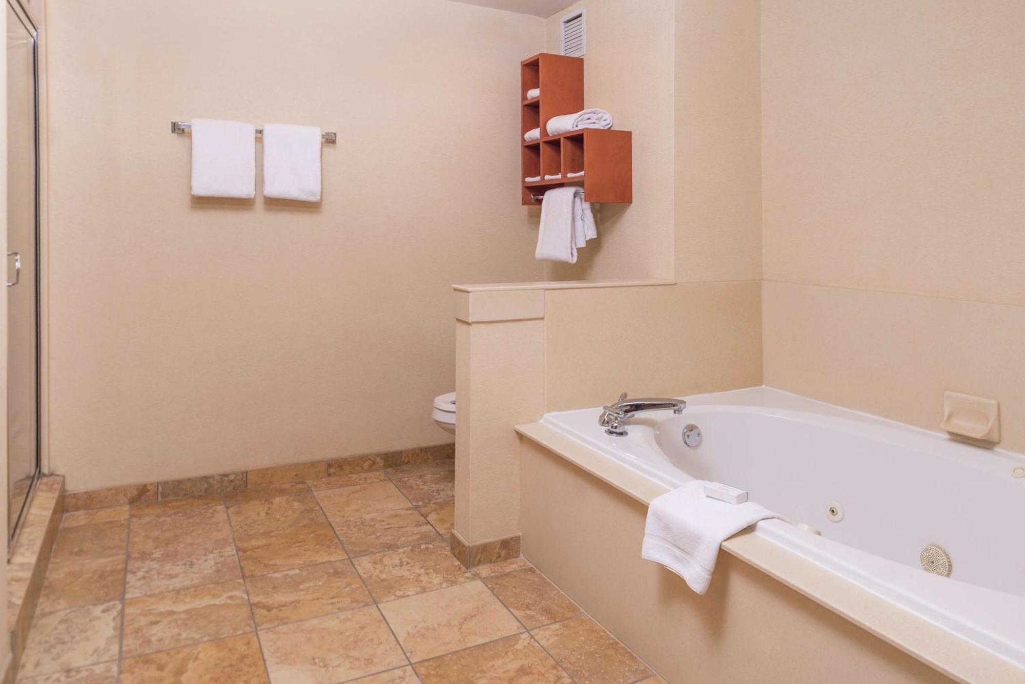 Hampton Inn & Suites Charlotte Arrowood Rd Exteriör bild
