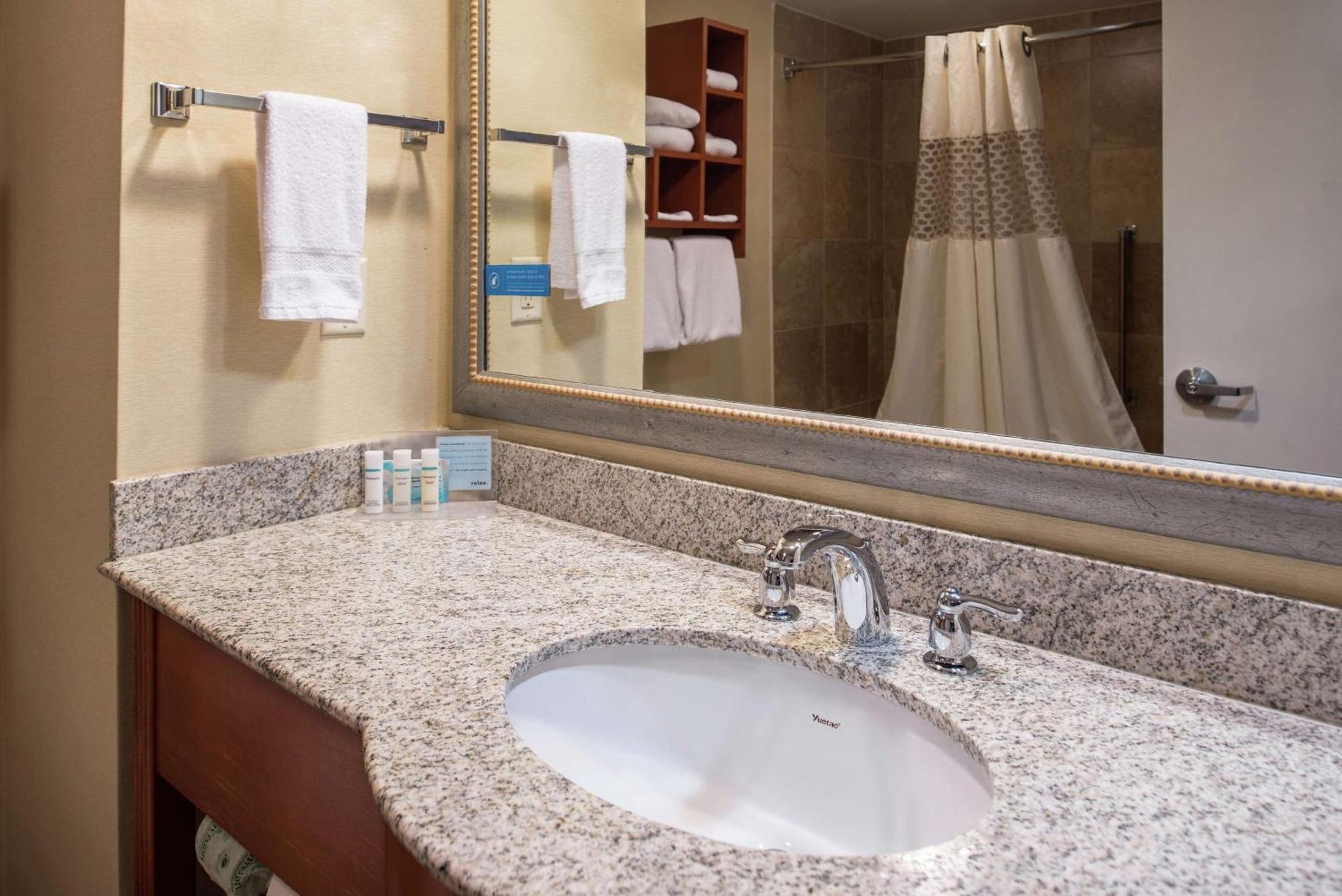 Hampton Inn & Suites Charlotte Arrowood Rd Exteriör bild
